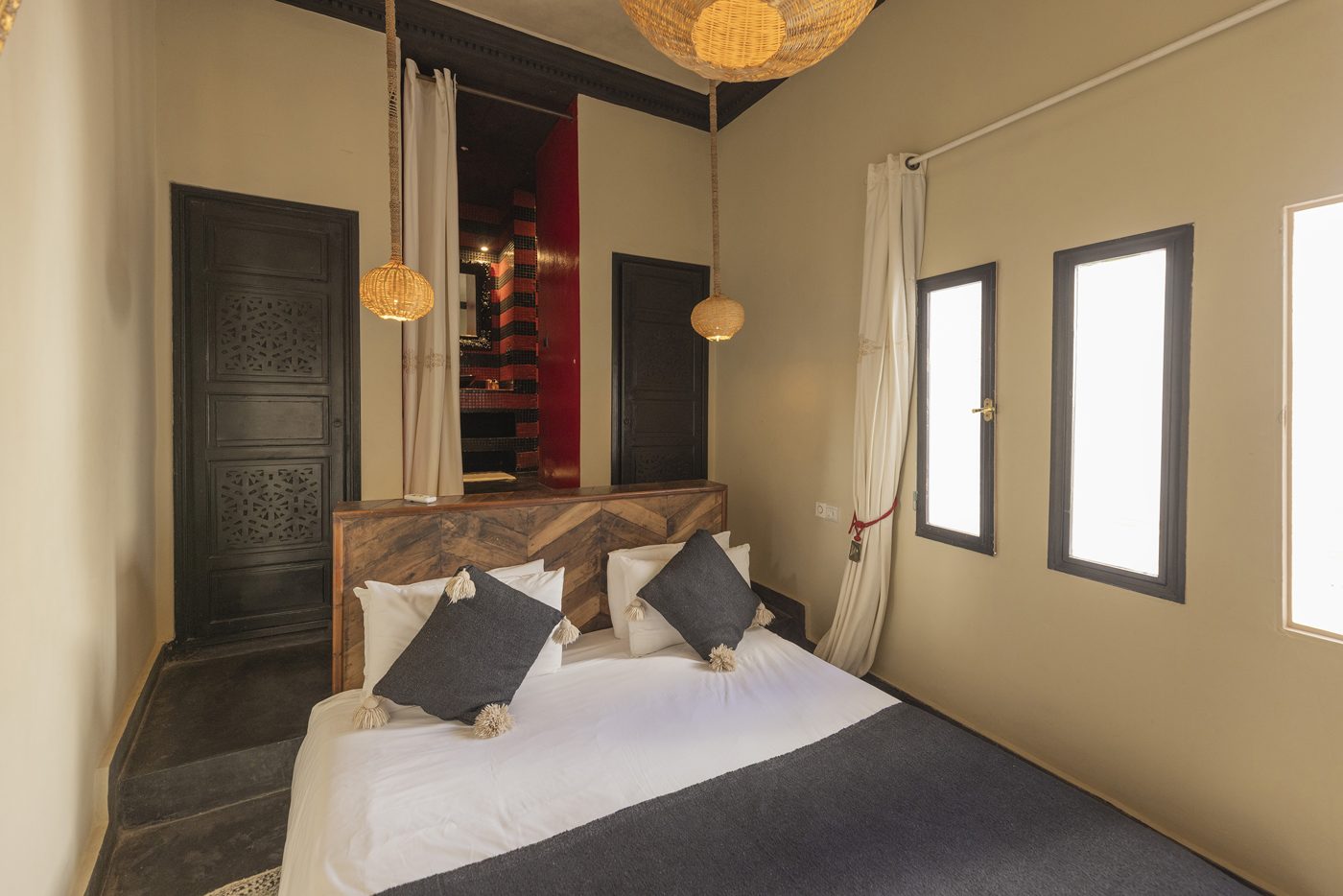 Chambre Tarbouche, tête de lit à chevrons